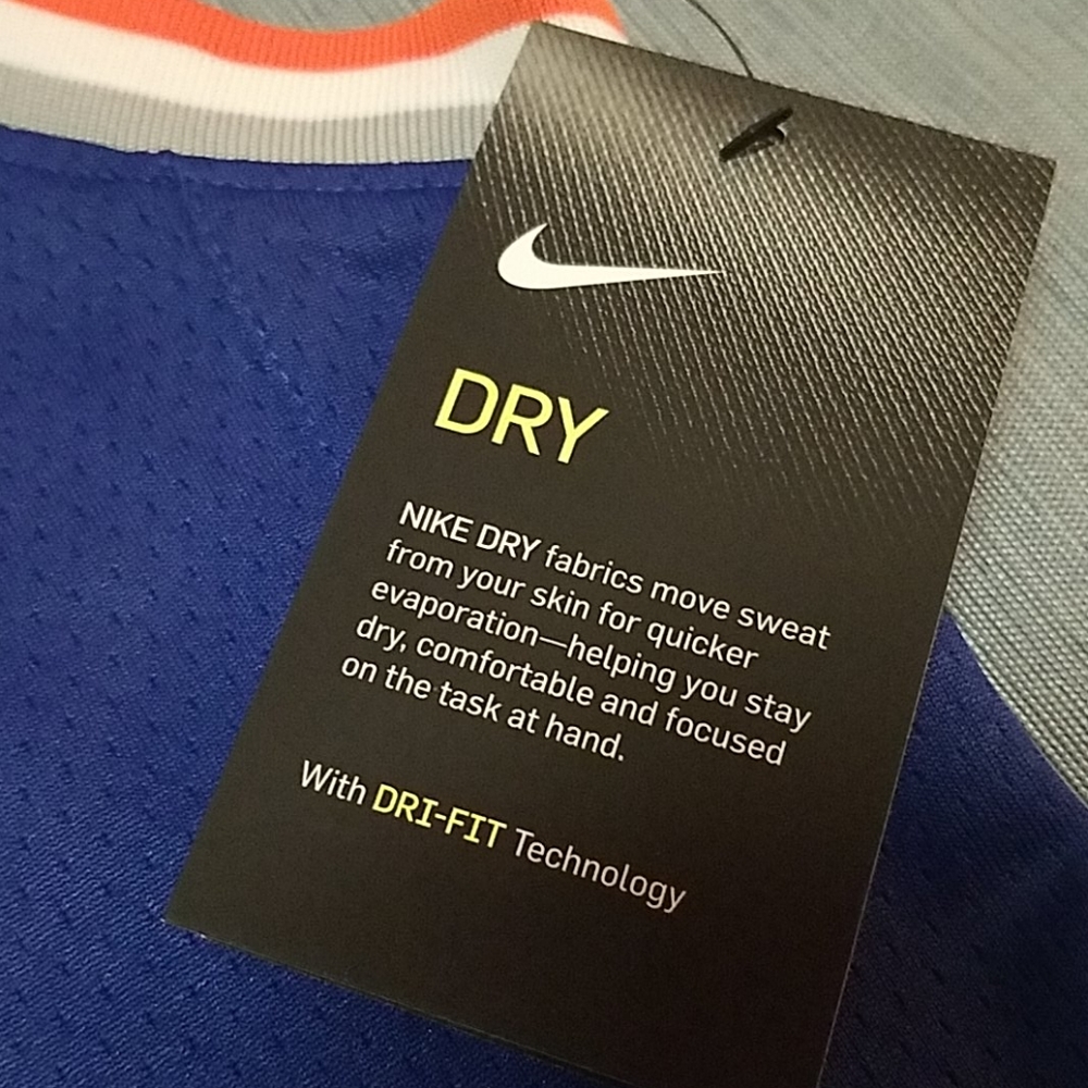 Wmns MEDIUM Nike " Porzingis" Basketball Jersey - Picture 4 of 9